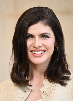 300px_alexandra-daddario_1460.webp