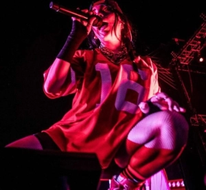 300px_billie-eilish_1074.webp