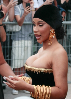 300px_cardi-b_226.webp