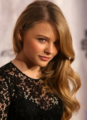 300px_chloe-grace-moretz_107.webp