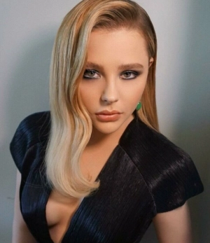 300px_chloe-grace-moretz_114.webp