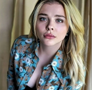 300px_chloe-grace-moretz_134.webp