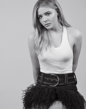 300px_chloe-grace-moretz_136.webp