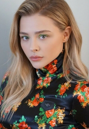 300px_chloe-grace-moretz_144.webp