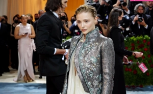 300px_chloe-grace-moretz_150.webp