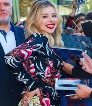 300px_chloe-grace-moretz_154.webp