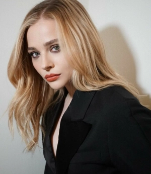 300px_chloe-grace-moretz_165.webp