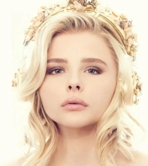 300px_chloe-grace-moretz_207.webp