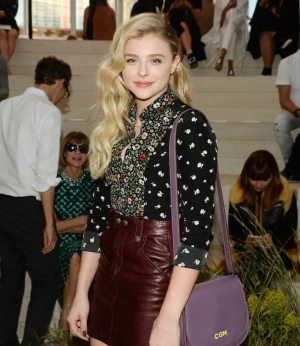 300px_chloe-grace-moretz_229.webp