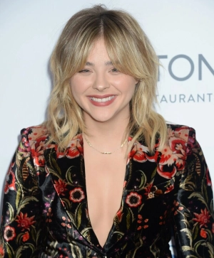 300px_chloe-grace-moretz_240.webp