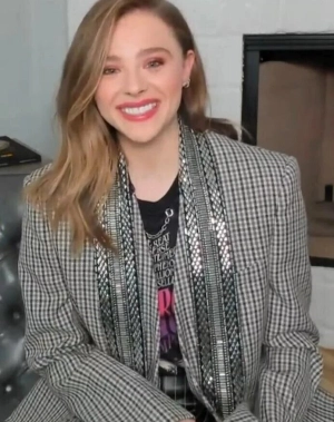 300px_chloe-grace-moretz_293.webp