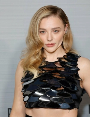 300px_chloe-grace-moretz_302.webp