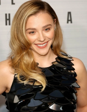 300px_chloe-grace-moretz_305.webp