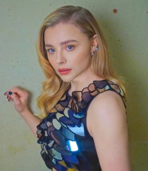 300px_chloe-grace-moretz_312.webp