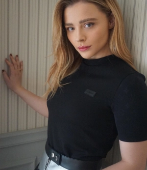 300px_chloe-grace-moretz_333.webp