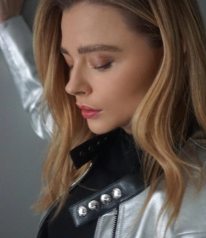 300px_chloe-grace-moretz_337.webp