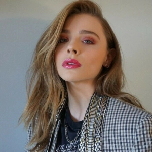 300px_chloe-grace-moretz_75.webp