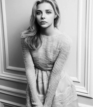 300px_chloe-grace-moretz_83.webp