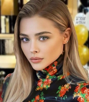 300px_chloe-grace-moretz_86.webp