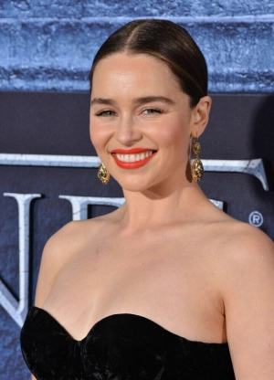 300px_emilia-clarke_1001.webp