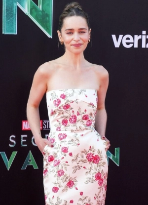 300px_emilia-clarke_1036.webp