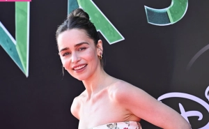 300px_emilia-clarke_1042.webp