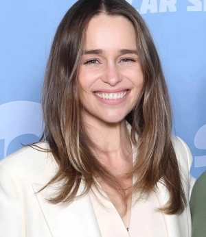 300px_emilia-clarke_1060.webp