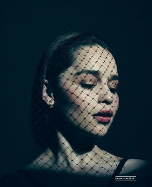 300px_emilia-clarke_890.webp