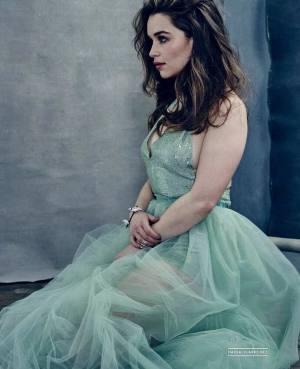 300px_emilia-clarke_892.webp