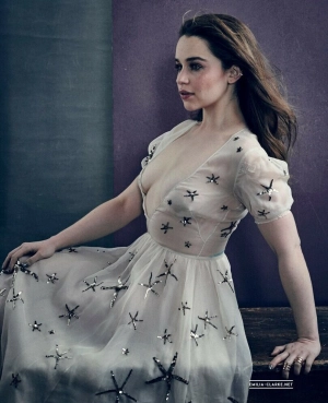 300px_emilia-clarke_896.webp