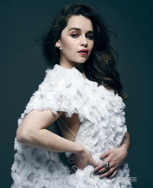 300px_emilia-clarke_897.webp