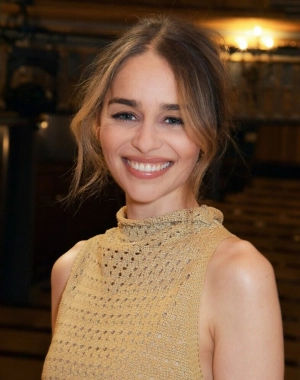 300px_emilia-clarke_917.webp