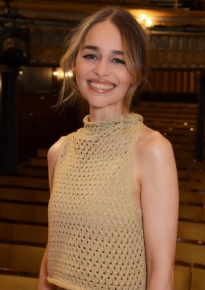 300px_emilia-clarke_921.webp