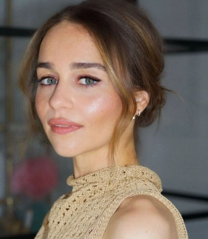 300px_emilia-clarke_925.webp