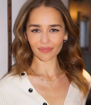 300px_emilia-clarke_926.webp