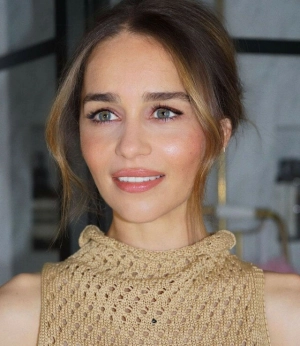 300px_emilia-clarke_928.webp