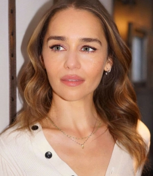 300px_emilia-clarke_929.webp