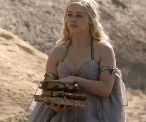 300px_emilia-clarke_951.webp