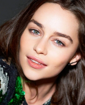 300px_emilia-clarke_955.webp