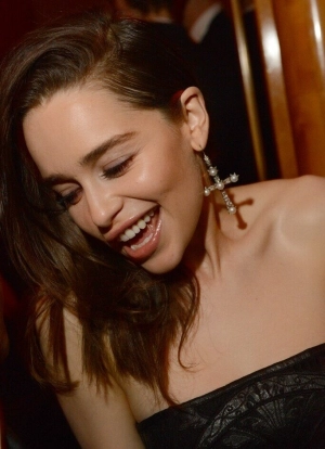 300px_emilia-clarke_965.webp