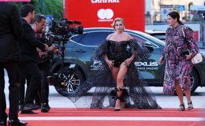 300px_florence-pugh_225.webp