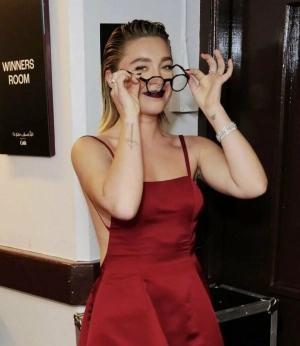 300px_florence-pugh_328.webp