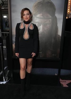 300px_florence-pugh_35.webp