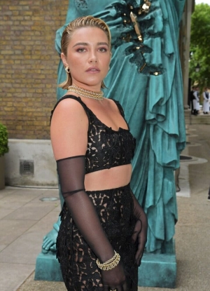 300px_florence-pugh_53.webp