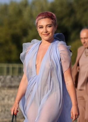 300px_florence-pugh_600.webp