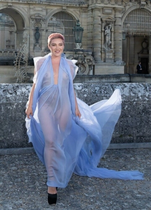 300px_florence-pugh_652.webp