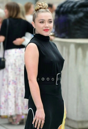 300px_florence-pugh_89.webp