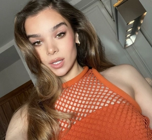 300px_hailee-steinfeld_1137.webp