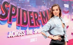 300px_hailee-steinfeld_1165.webp