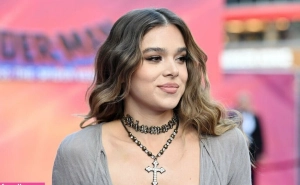 300px_hailee-steinfeld_1202.webp